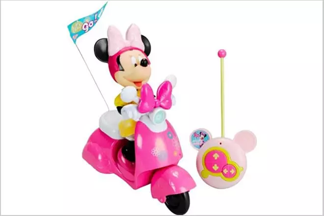 Minnie Mouse en Scooter
