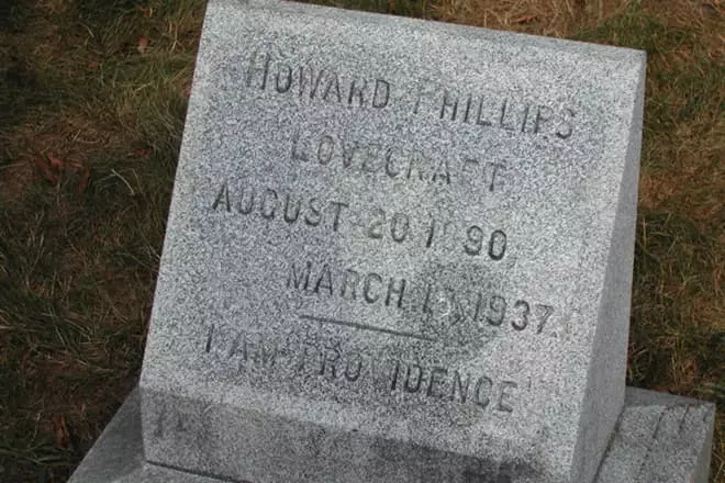 Grave Howard Lovecraft