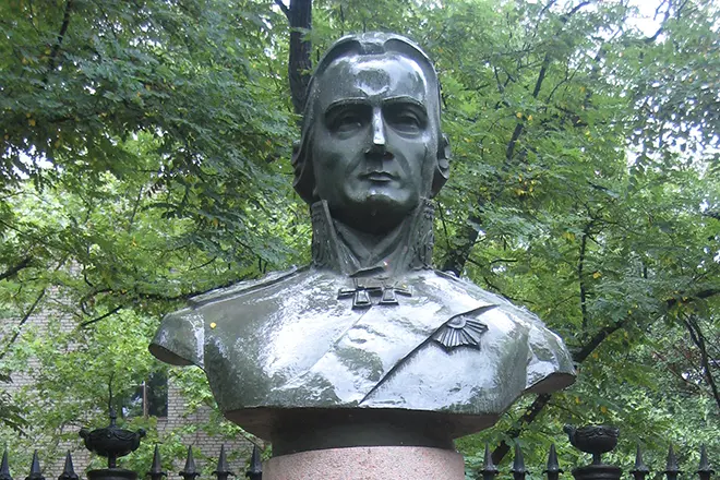 Đài tưởng niệm Fyodor Ushakov.