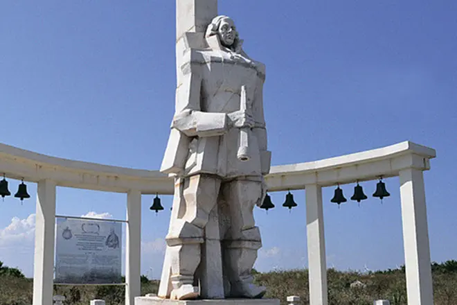 Monumento Fyodor Ushakov.