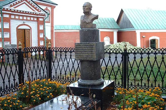 GRAVE FEDOR USHAKOVA