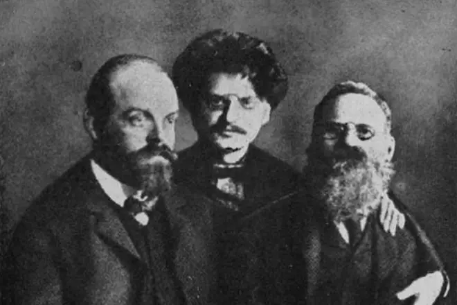 Alexander Parvus、Leo Trotsky、Lev Dayach.