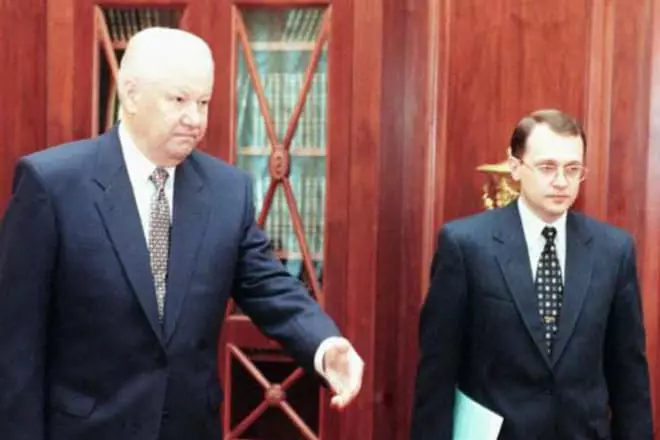 Sergey Kiriyenko dan Boris Yeltsin