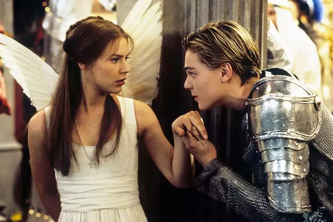 Leonardo di Caprio en Claire Danes yn 'e film "Romeo en Juliet"