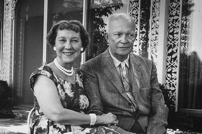 Dwight Eisenhower dengan isterinya
