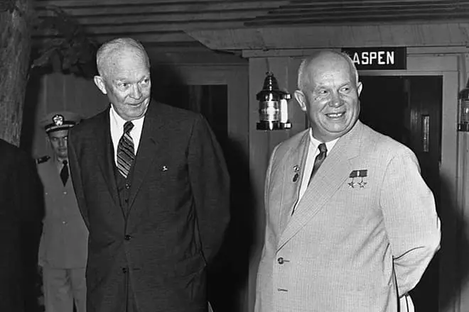 Diight Eisenhower na Nikita Krushchev.
