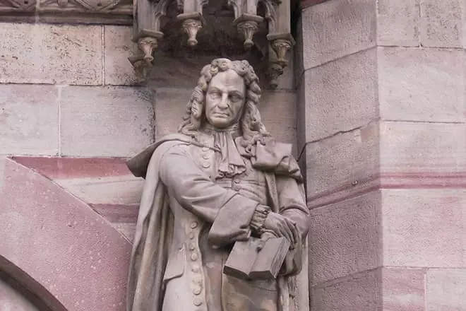 Gottfried Leibnitsa estatua