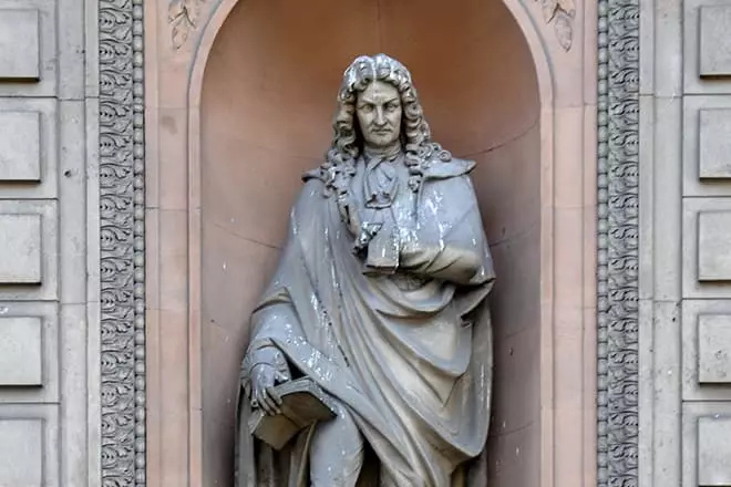 Statue de Gottfried Leibnitsa