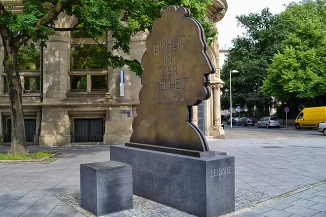 Monument till Gottfried Leibnitsa