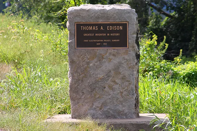 टॉमस एडिसन की कब्र