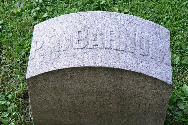 Grave of Fineas Taylor Barnuma
