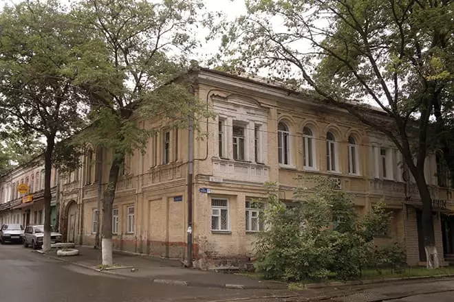 منزل حيث نمت Evgeny Vakhtang ونشأ