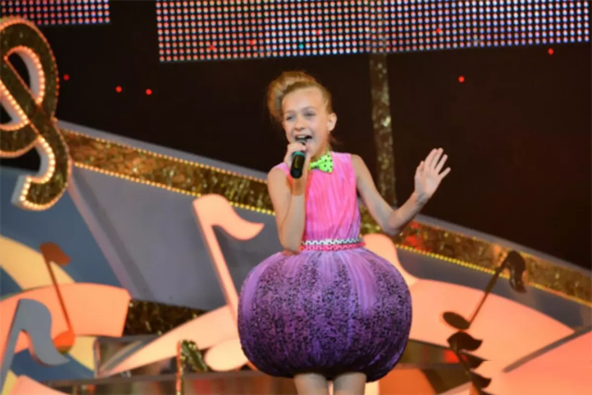 Zina Kupriyanovich trên sân khấu