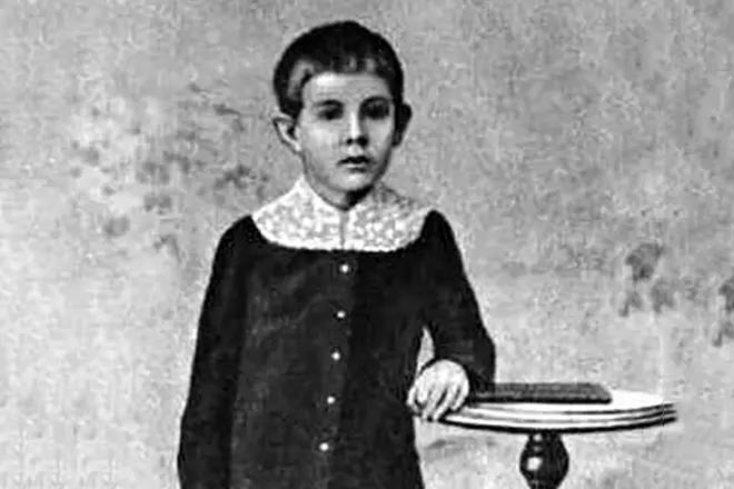 Alexander Belyaev trong thời thơ ấu