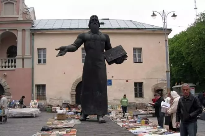 نصب تذكاري إيفان فيدوروف في لفيف