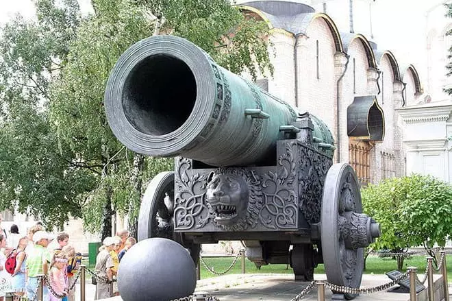 مدفع يلقيها إيفان فيدوروف