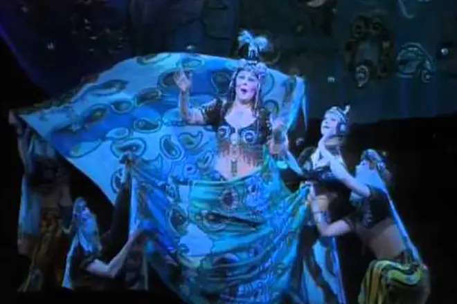 ชุดของ The Shamakhan Queen ใน Opera Roman Corsakov
