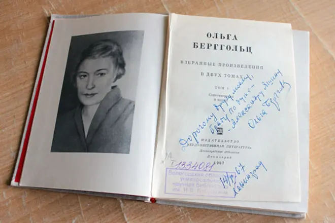 Boek Olga Bergholts.