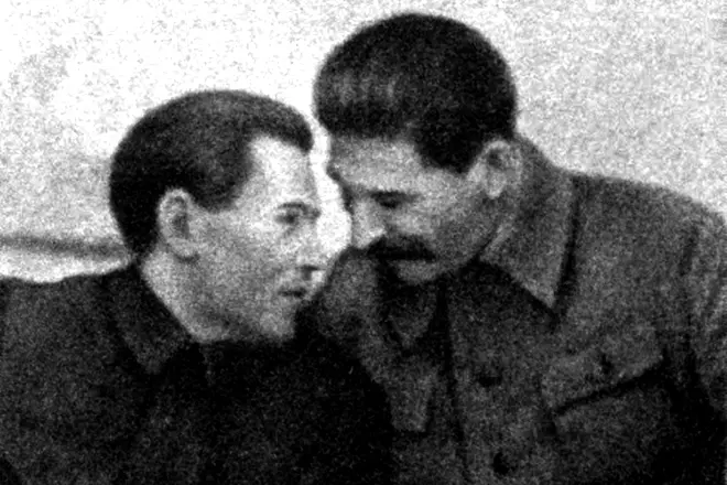 Николај Ежов и Јосиф Сталин