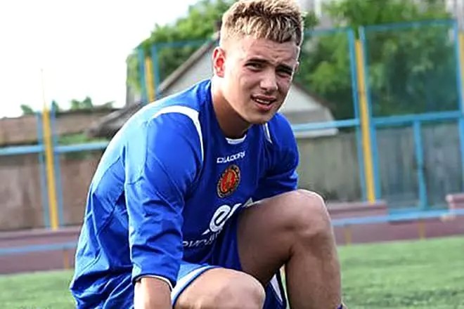 Vadim Oleinik hâldt fan fuotbal