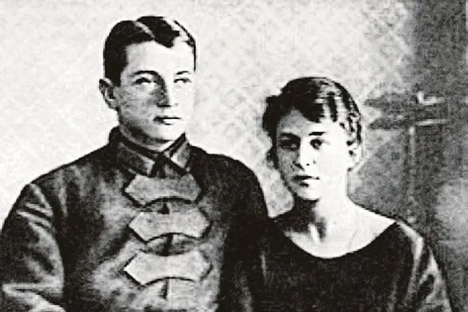 Mikhail Tukhachevsky và Nina Grinevich