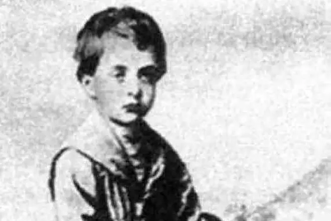 Mikhail Tukhachevsky en la infancia
