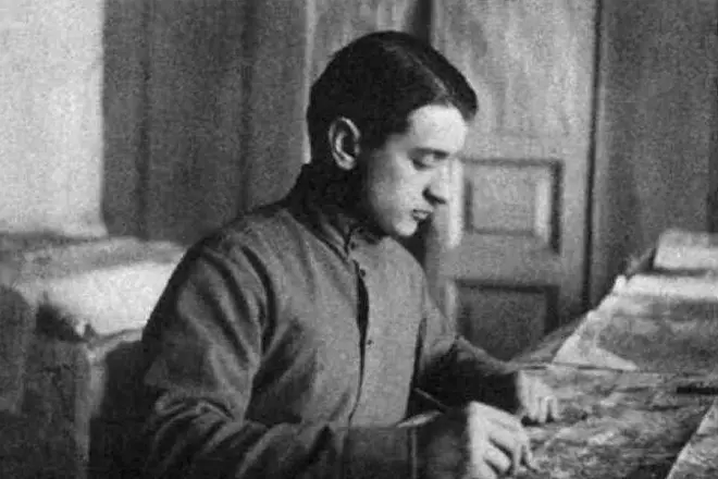 Mikhail Tukhachevsky en la juventud