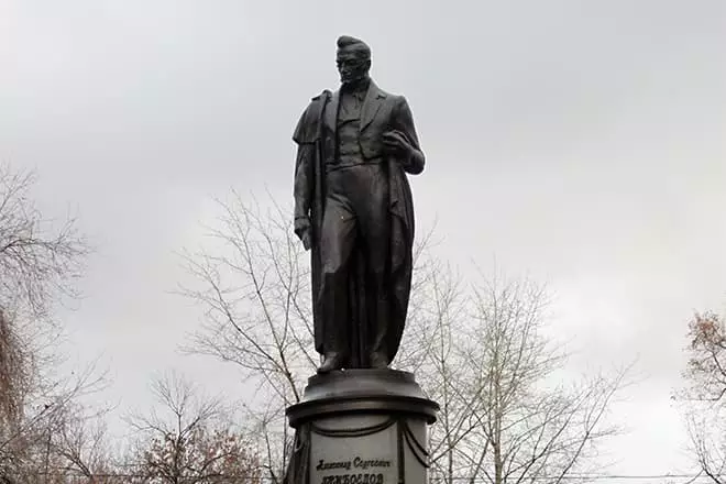 Monumento a Alexander Griboedov