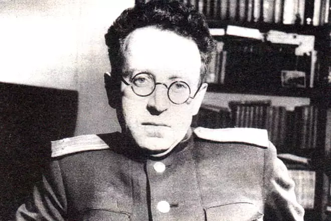 Vasily Grossman ve vojenské uniformě