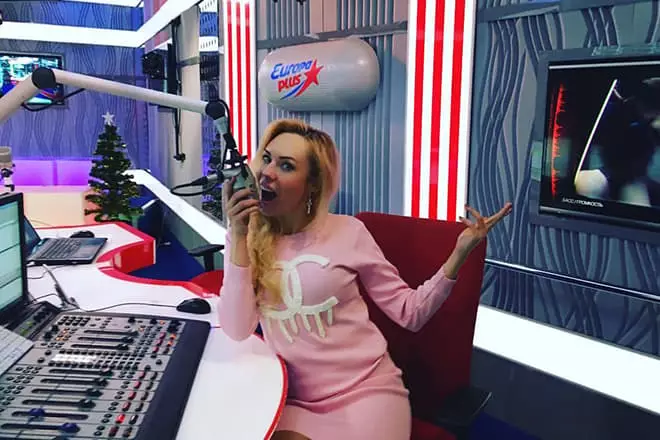 Elena Abitayev amin'ny radio "Eoropa Plus"