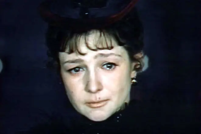 Ekaterina maksimova trong vai trò của anuti