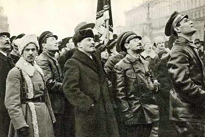 Yakov Sverdlov og Vladimir Lenin