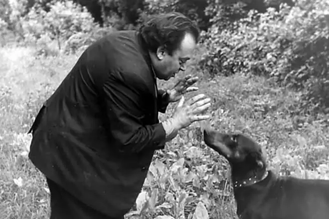 Boris Nodoka med sin elskede hund