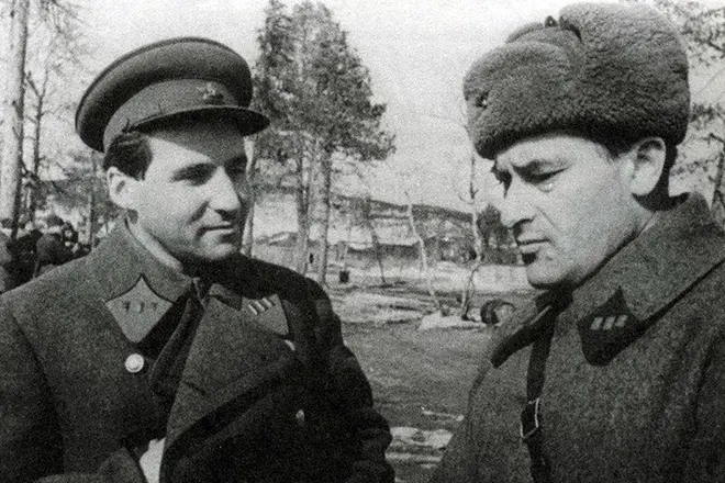 Konstantin Simonov dalam peperangan