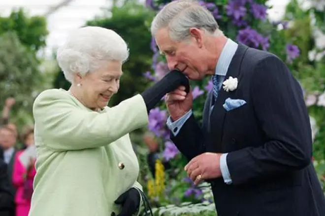 Prince Charles och Queen Elizabeth II