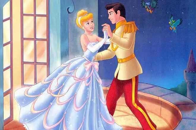 Cinderella ndi kalonga.