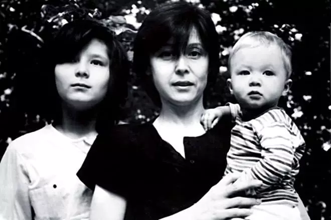 Elena Prudnikova ar bērniem