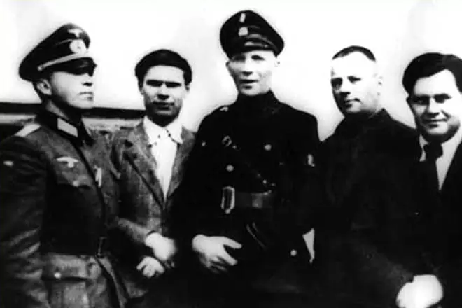 Nikolay Kuznetsov cu ofițerii SS