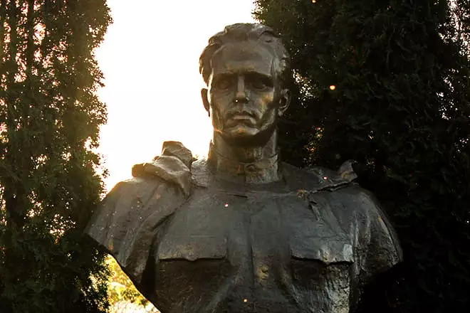 Monumentti Nikolai Kuznetsov Rivne