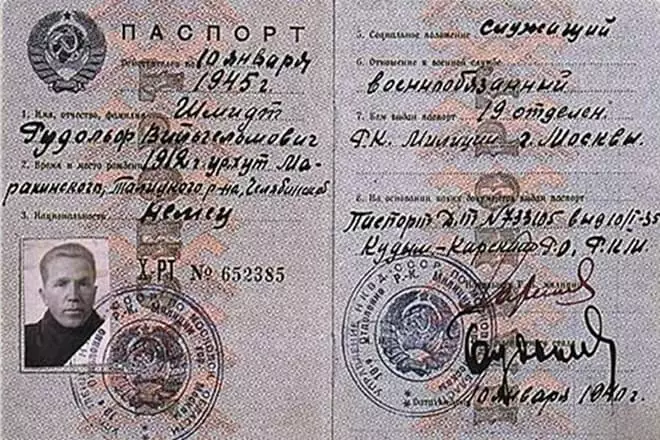 Pasaportea Nikolai Kuznetsov Rudolf Schmidt izenean