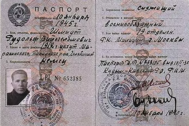 Passport Nikolai Kuznetsov amin'ny anaran'i Rudolf Schmidt