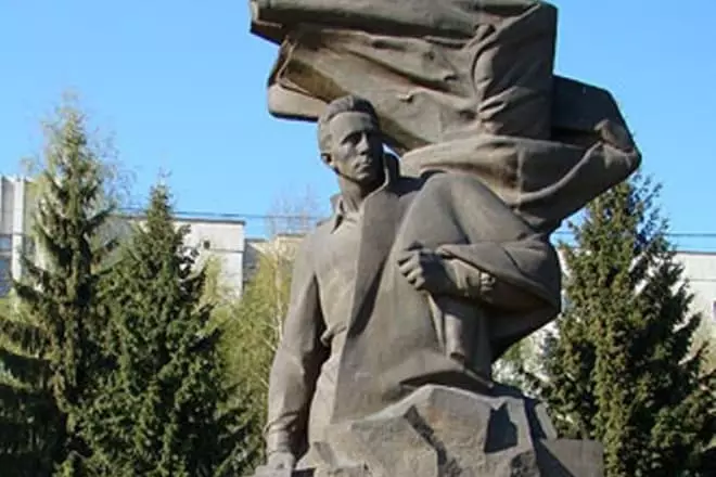 Monument to Nikolay Kuznetsov in Yekaterinburg