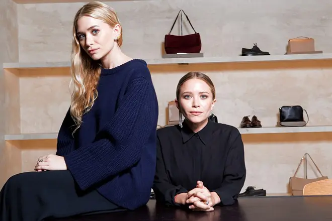 นักออกแบบ Ashley Olsen และ Mary-Kate Olsen