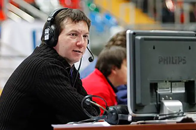 Commentator Georgy Cherdansev.