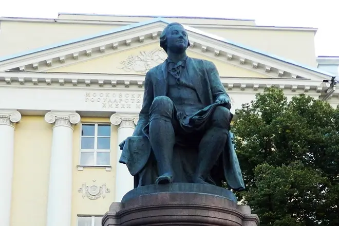 Monument till Mikhail Lomonosov