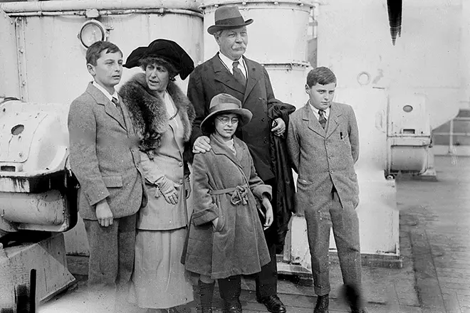 가족 Arthur Conan Doyle.