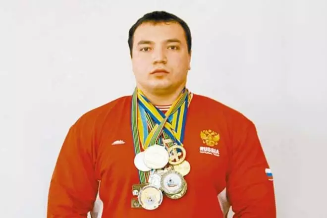 Wrâldkampioen op Powerlifting Andrey Drachev