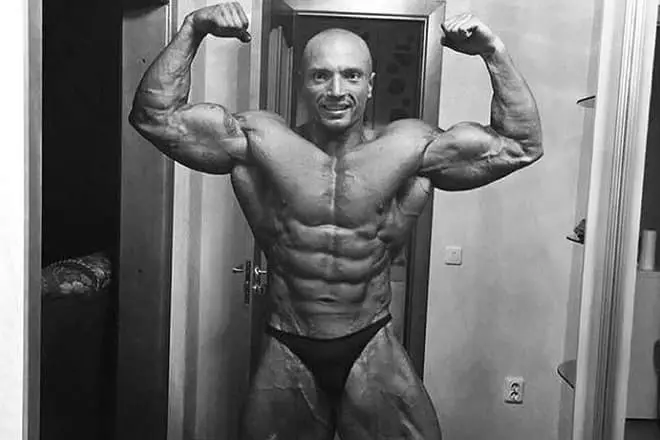 Andrei Drachev dwaande mei bodybuilding