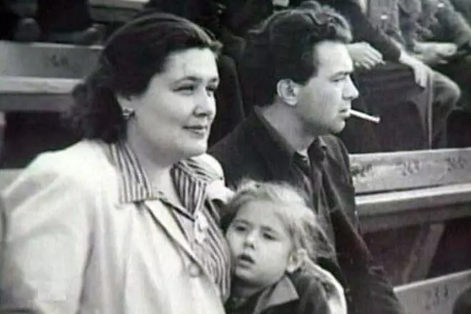 Mikhail Kuznetsov com sua esposa e filha
