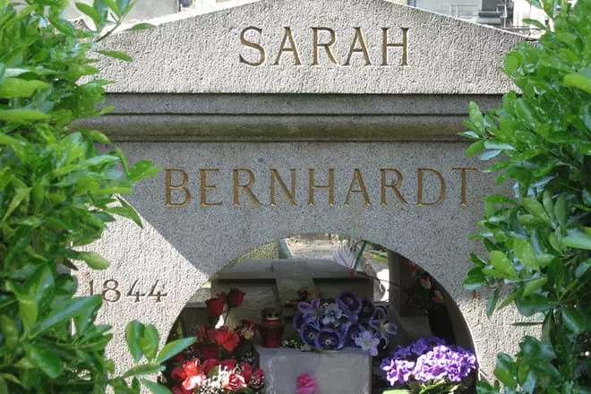 Sarah Bernard Grave